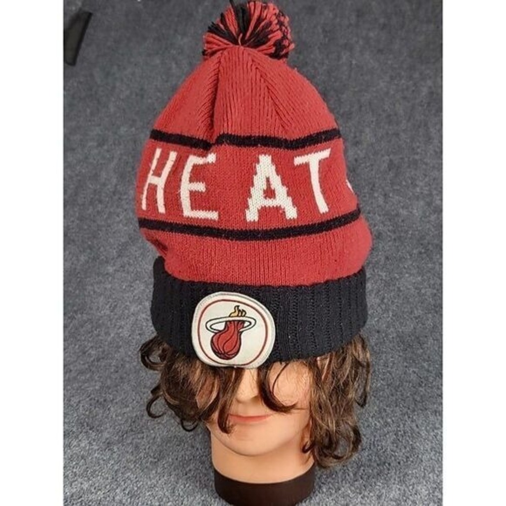 Mitchell & Ness Miami Heat Beanie Red Black Pom Knit NBA Basketball Winter Hat